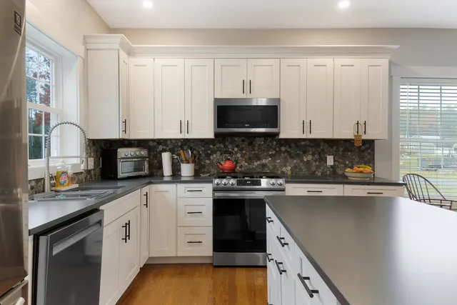 $650,000 | 11 Beacon Drive, Brunswick, ME 04011