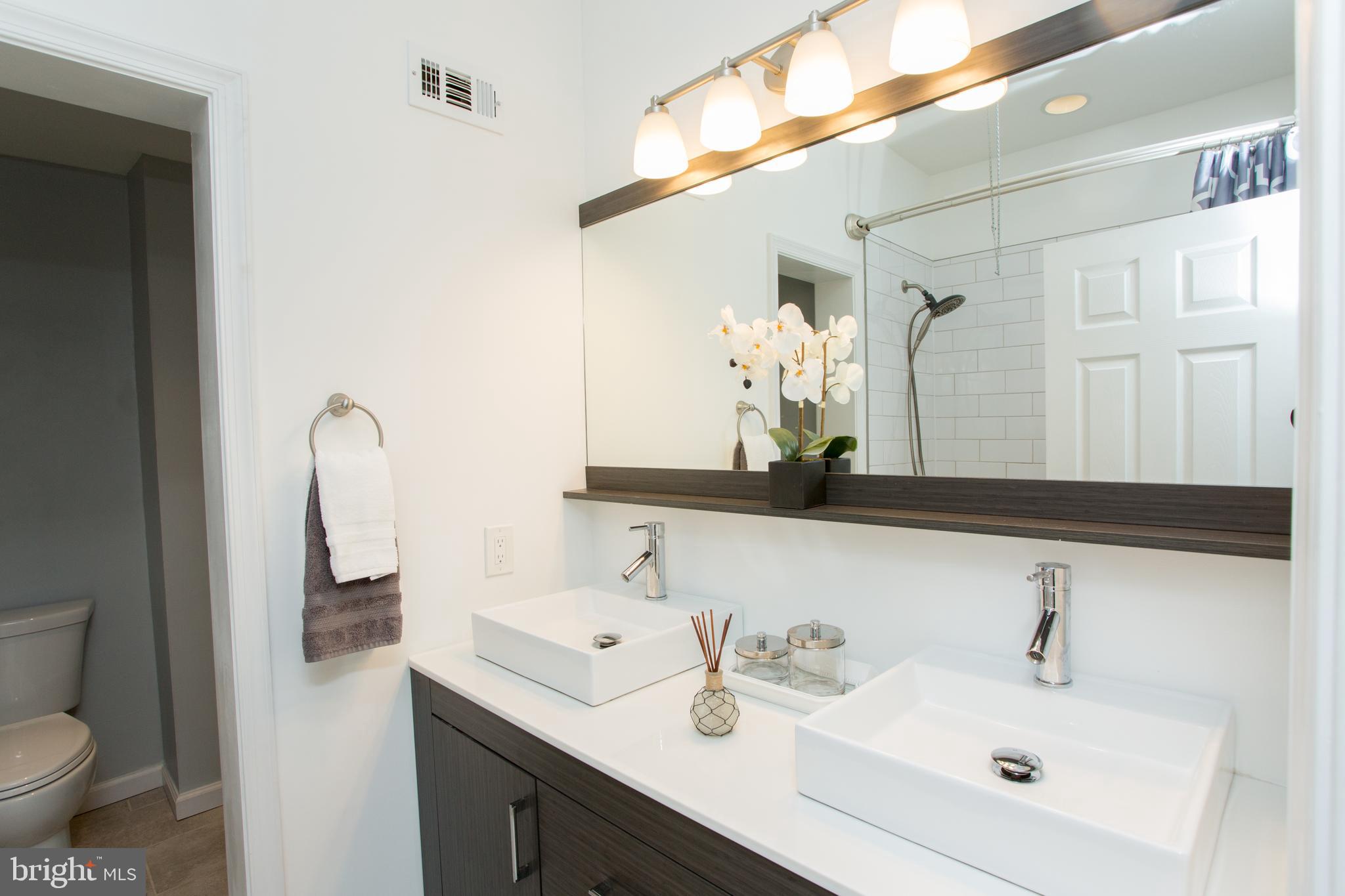 11805 Millbrook Road Philadelphia, PA 19154 - Photo 21 of 38 Hall Bath
