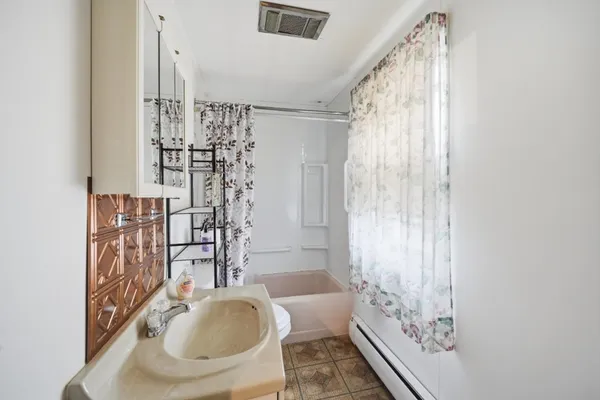 $325,000 | 10-12 Oakdale Place, Easthampton, MA 01027