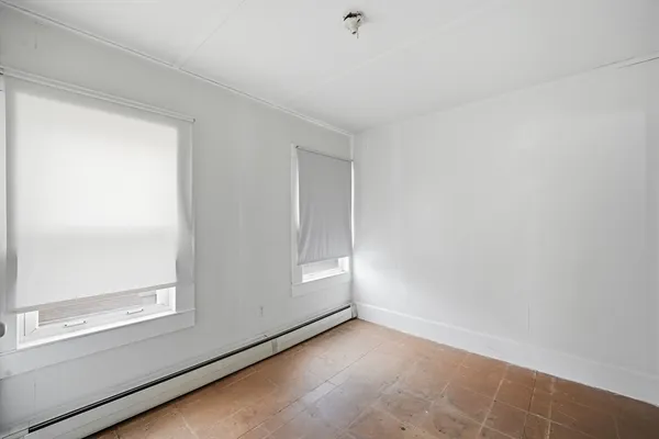 $325,000 | 10-12 Oakdale Place, Easthampton, MA 01027