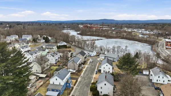 $325,000 | 10-12 Oakdale Place, Easthampton, MA 01027