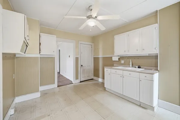 $325,000 | 10-12 Oakdale Place, Easthampton, MA 01027