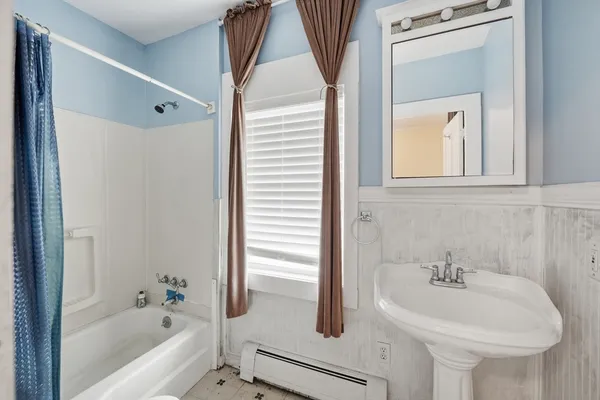 $325,000 | 10-12 Oakdale Place, Easthampton, MA 01027