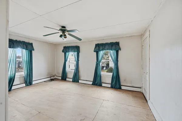 $325,000 | 10-12 Oakdale Place, Easthampton, MA 01027