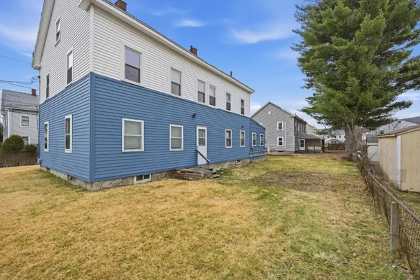 $325,000 | 10-12 Oakdale Place, Easthampton, MA 01027