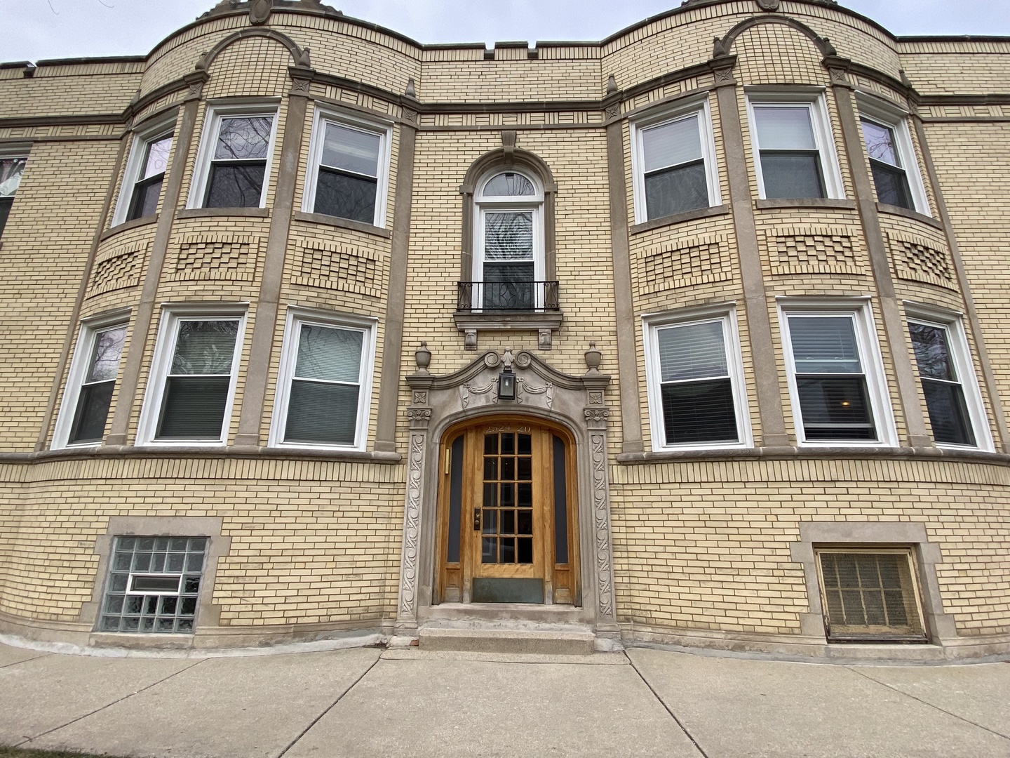 2524 West Ardmore Avenue, Unit 1 Chicago, IL 60659 - Photo 2 of 21 front view of a building