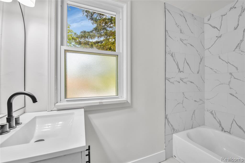 17591 Edinborough Road Detroit, MI 48219 - Photo 19 of 34 Gallery Image 19