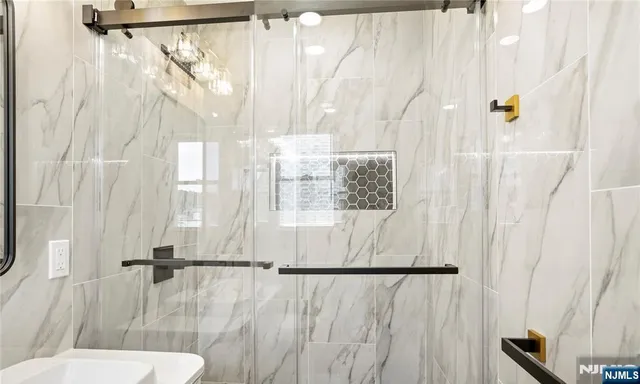 $3,800 | 243 Hayward Place, Wallington, NJ 07057