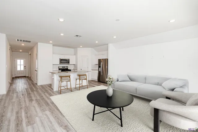 $2,400 | 15820 Loussier Drive, Zachary, LA 70791