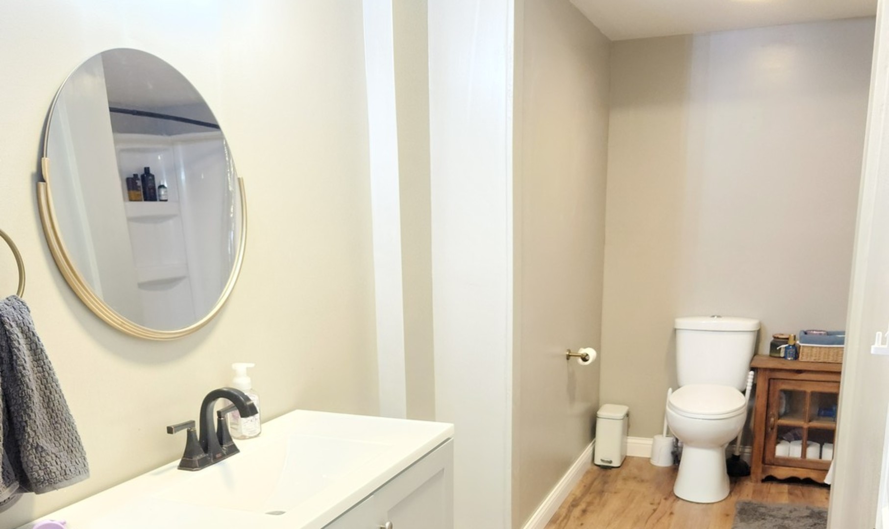 701 South 20th Street Murphysboro, IL 62966 - Photo 15 of 32 a bathroom with a sink and a mirror