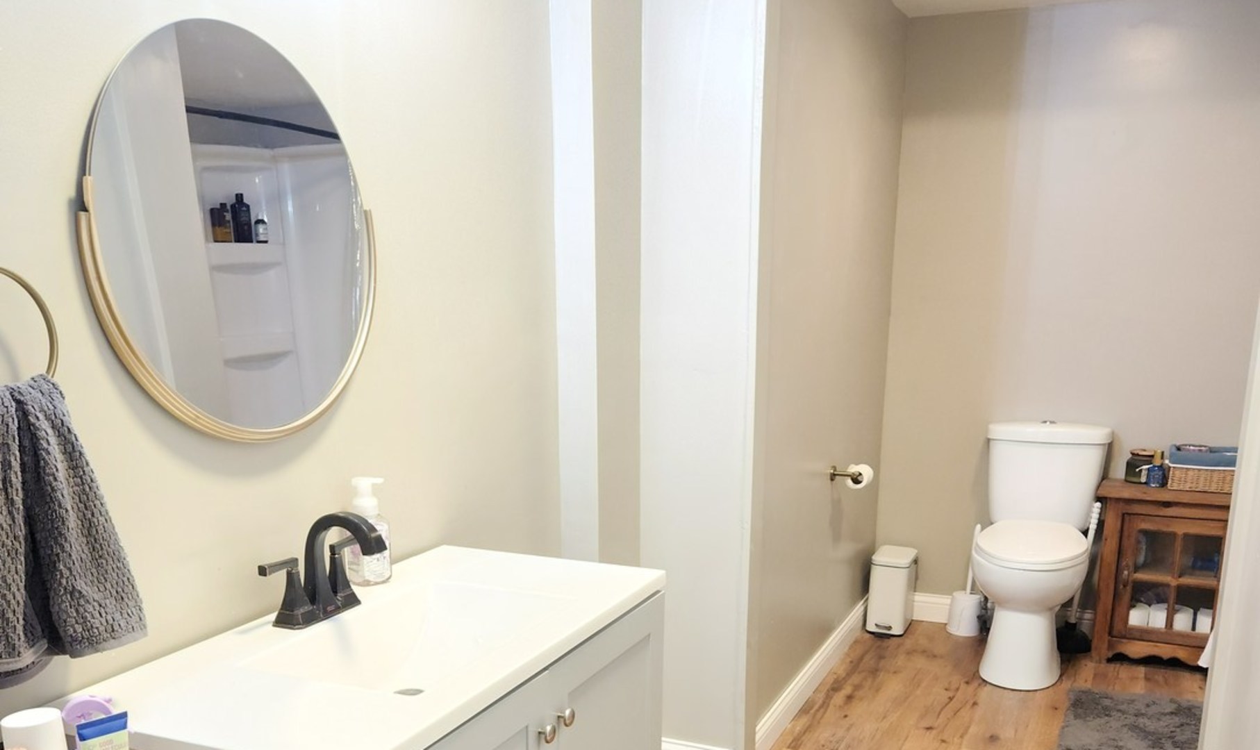 701 South 20th Street Murphysboro, IL 62966 - Photo 17 of 32 a bathroom with a sink and a mirror
