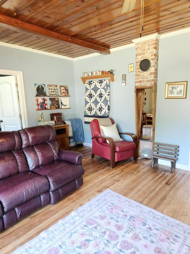 701 South 20th Street Murphysboro, IL 62966 - Photo 20 of 32 a living room with furniture window and wall paintings