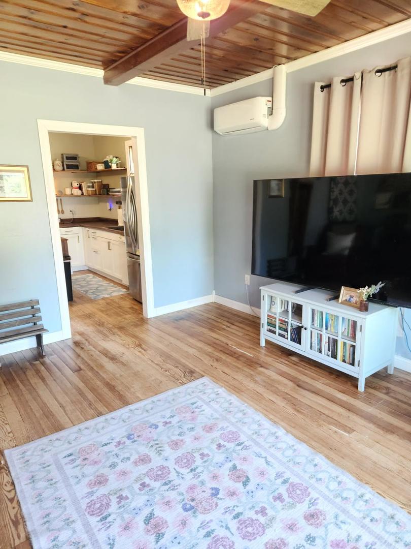 701 South 20th Street Murphysboro, IL 62966 - Photo 21 of 32 a view of a living room and a flat screen tv
