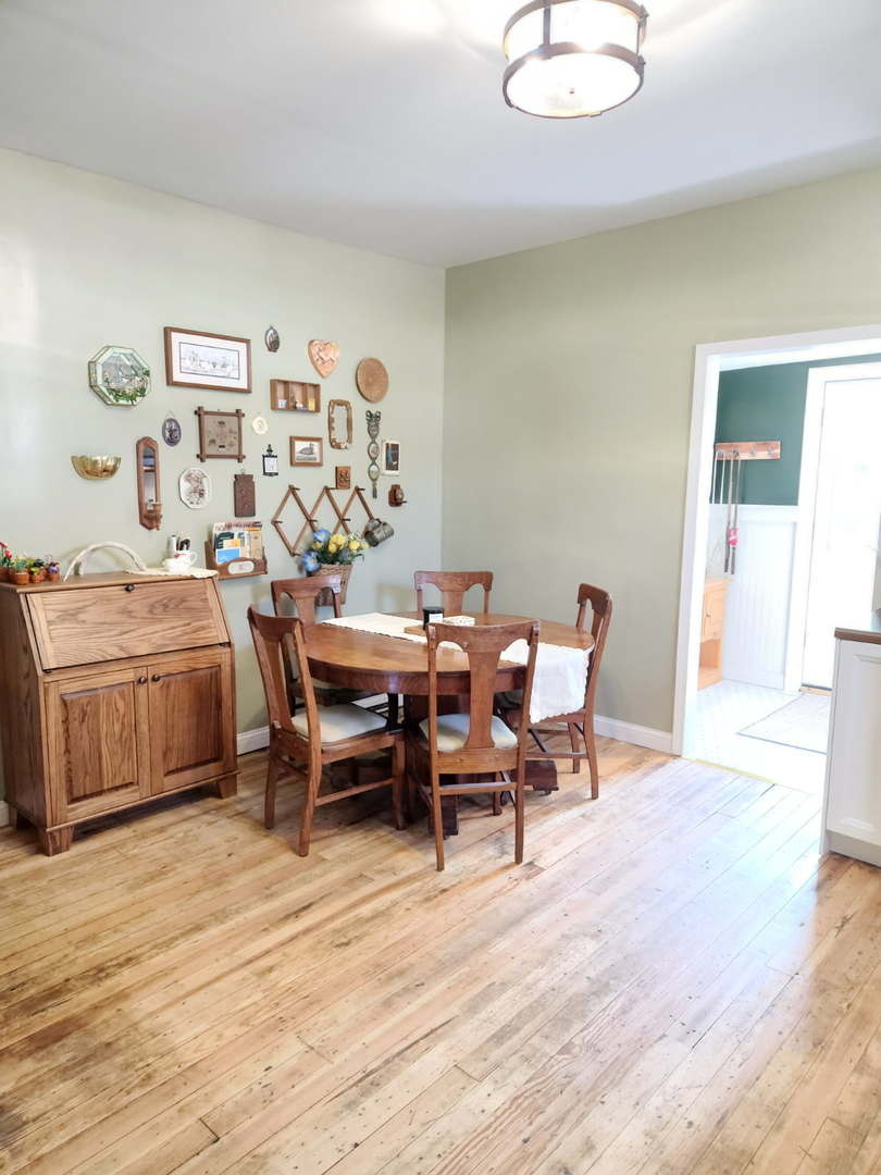 701 South 20th Street Murphysboro, IL 62966 - Photo 27 of 32 a bed room with a bed and a chair
