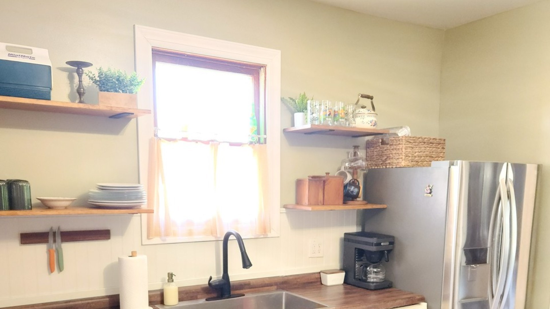 701 South 20th Street Murphysboro, IL 62966 - Photo 10 of 32 a kitchen with a refrigerator and window