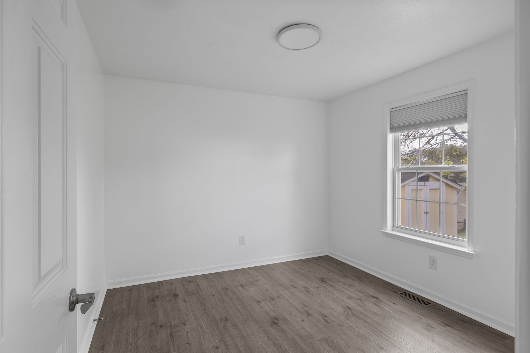 104 East Merchant Street Mount Pleasant, TN 38474 - Photo 19 of 30 an empty room with windows