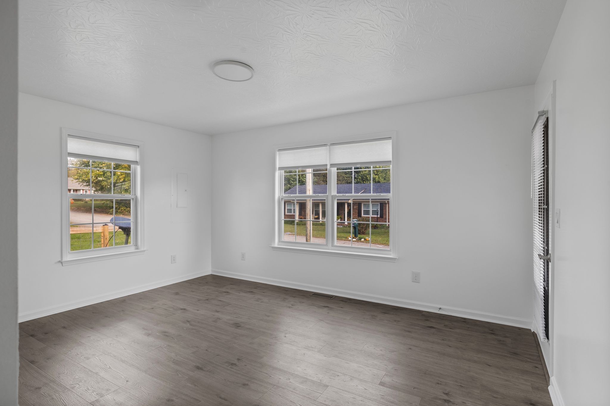104 East Merchant Street Mount Pleasant, TN 38474 - Photo 9 of 30 an empty room with a window