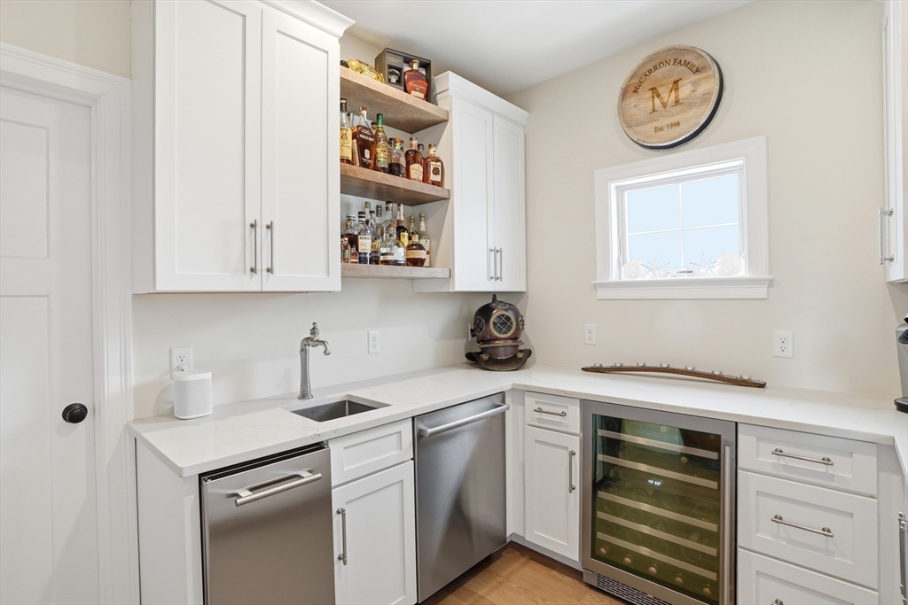 135 Glades Road Scituate, MA 02066 - Photo 11 of 39