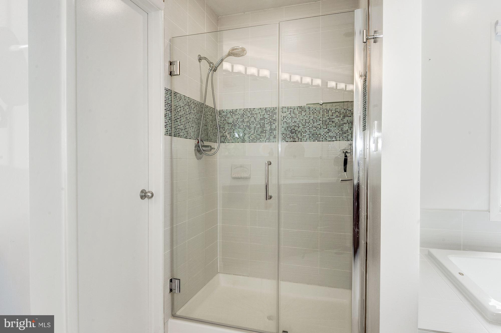 1930 Lakeport Way Reston, VA 20191 - Photo 20 of 29 Bath (Master)