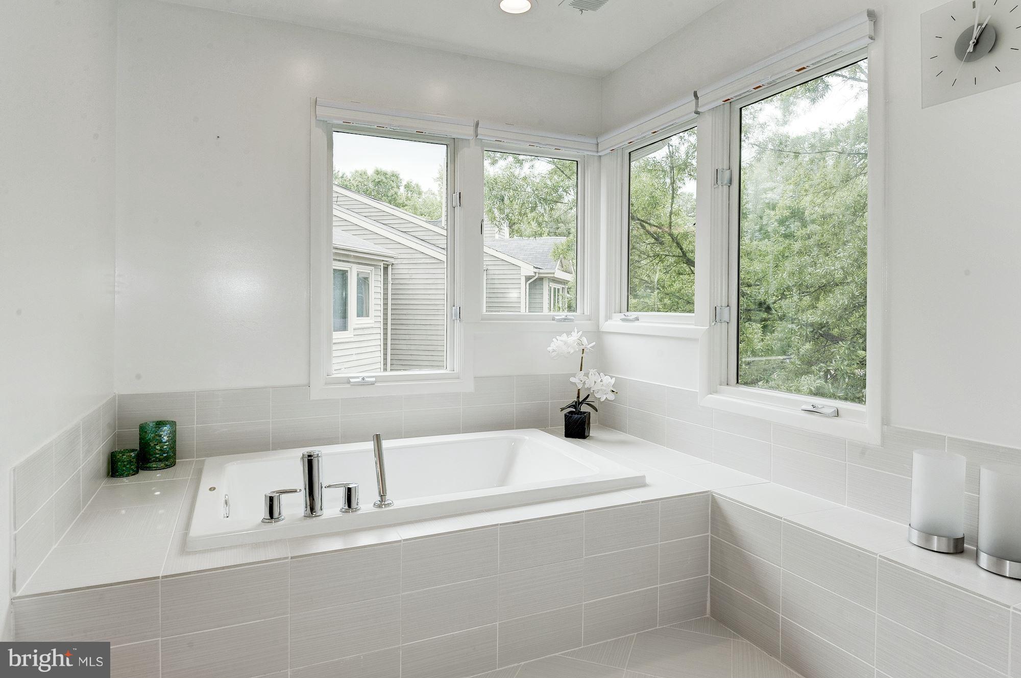 1930 Lakeport Way Reston, VA 20191 - Photo 21 of 29 Bath (Master)