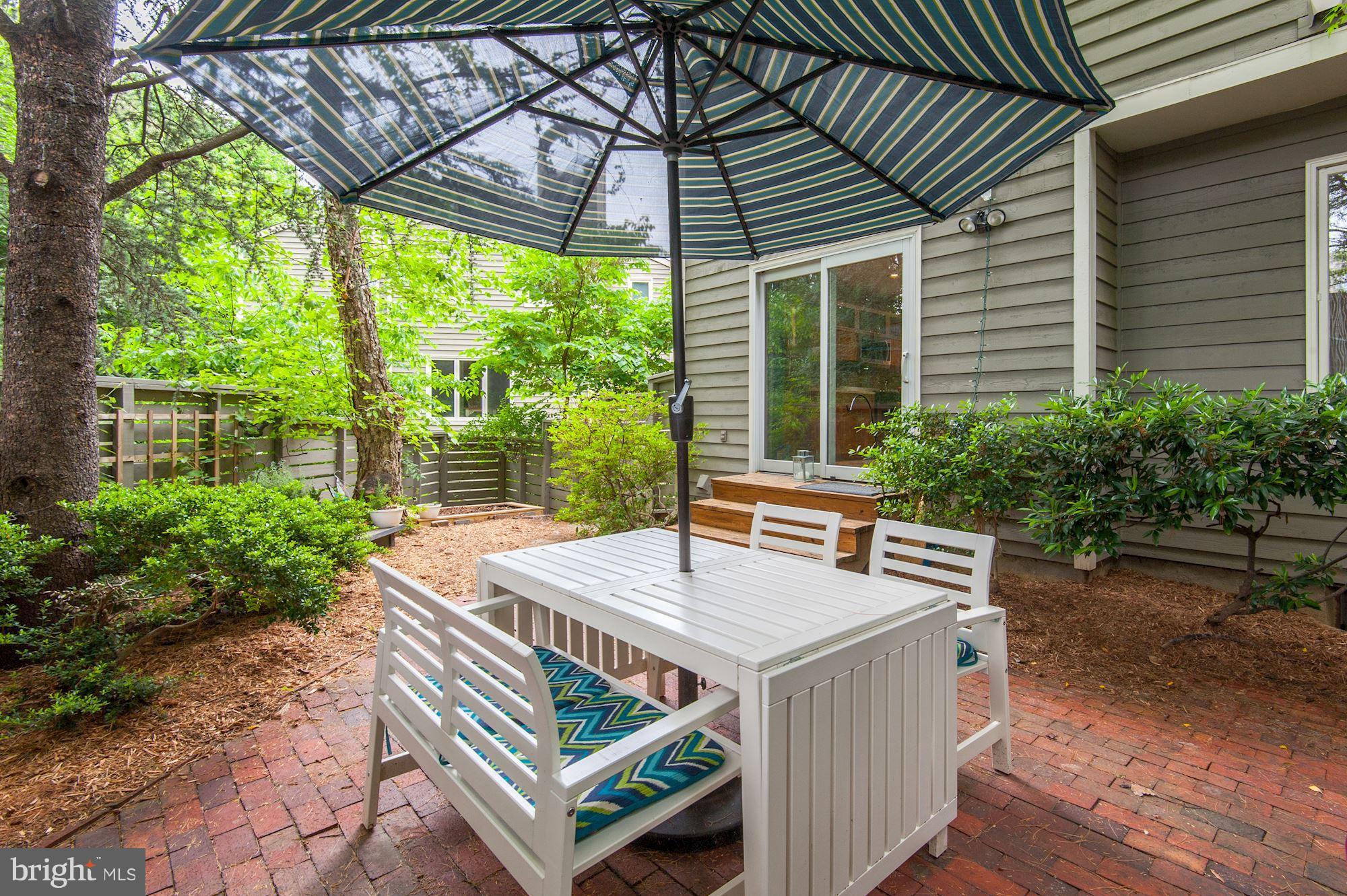 1930 Lakeport Way Reston, VA 20191 - Photo 26 of 29 Exterior (Rear)