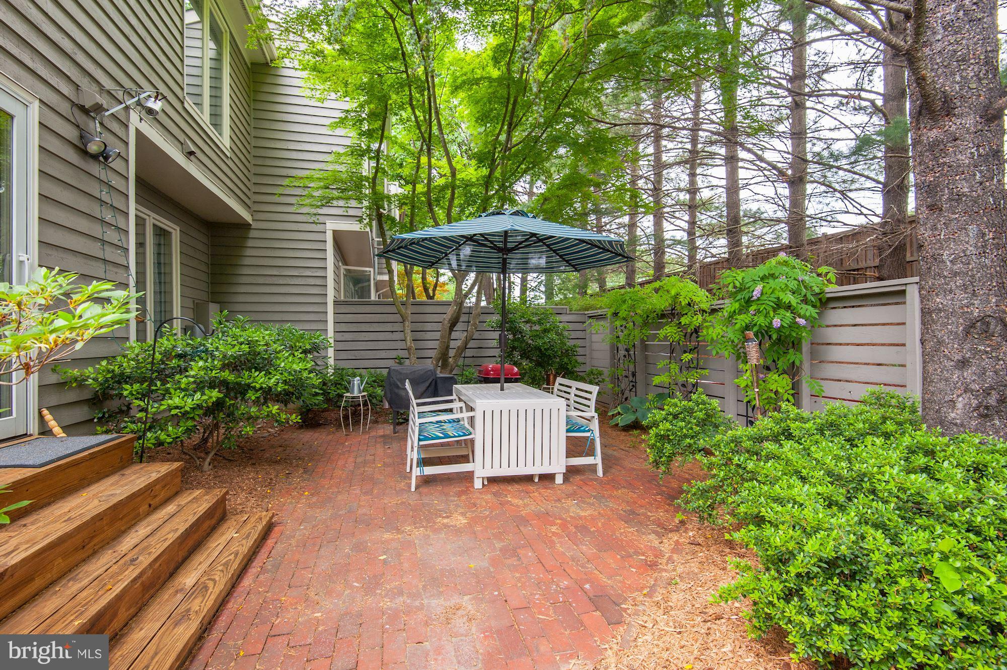 1930 Lakeport Way Reston, VA 20191 - Photo 27 of 29 Exterior (Rear)