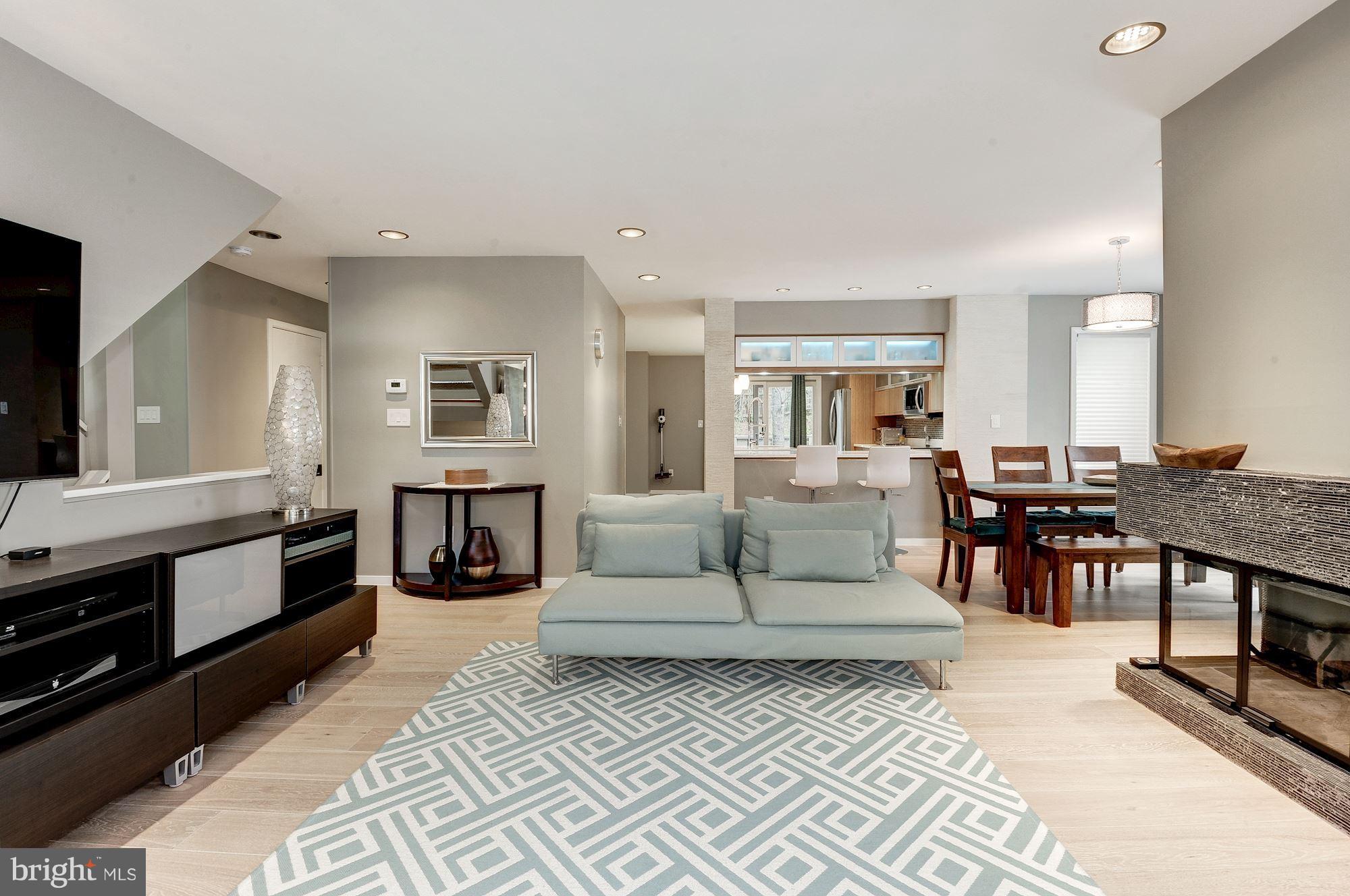 1930 Lakeport Way Reston, VA 20191 - Photo 4 of 29 Family Room