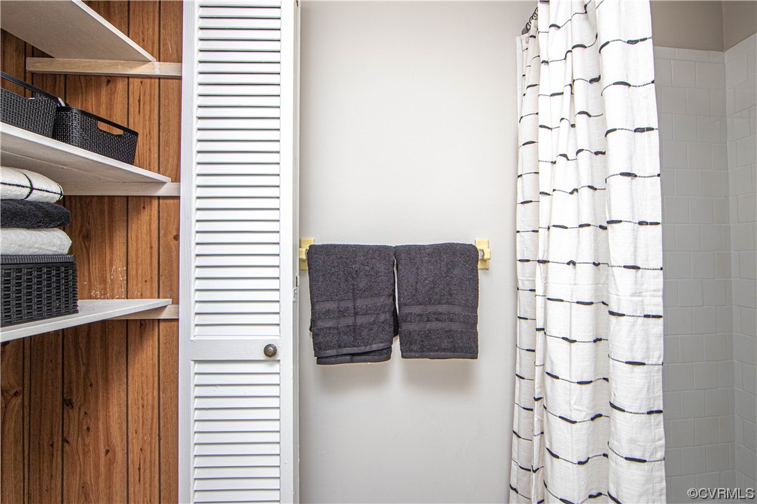 3009 Pinehurst Road Henrico, VA 23228 - Photo 29 of 34 2nd level bathroom view to the 3X2 linen closet and the easy-entry tiled shower