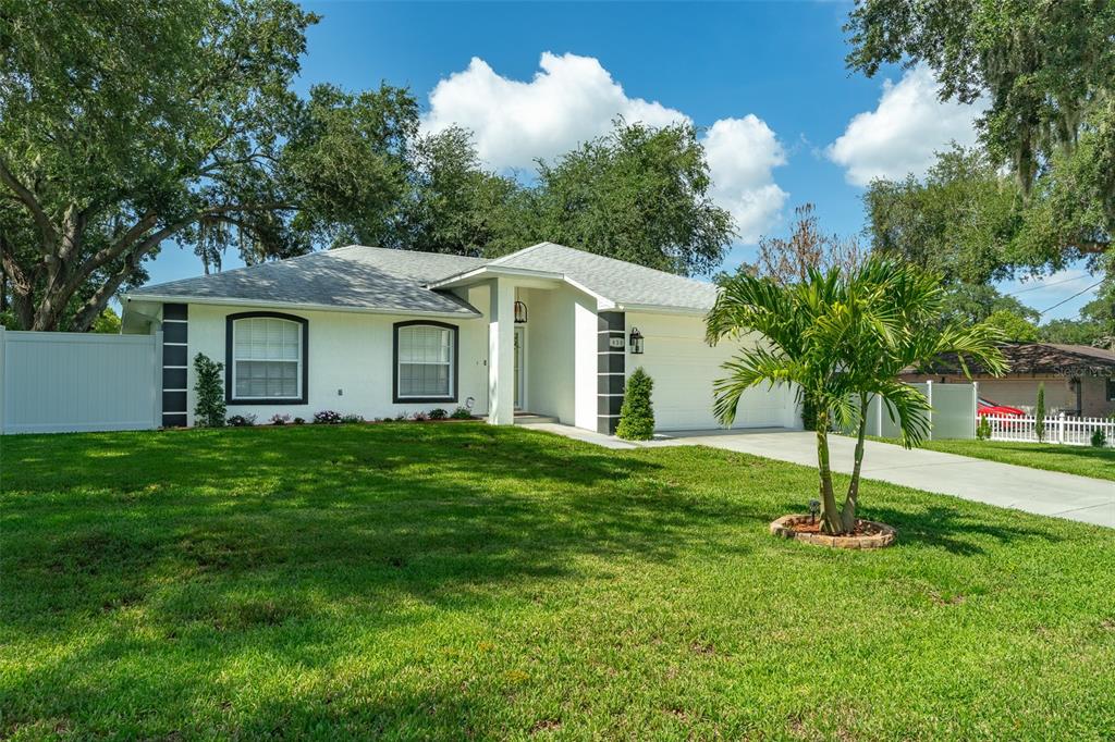 930 Hicks Road Lakeland, FL 33813 - Photo 3 of 22