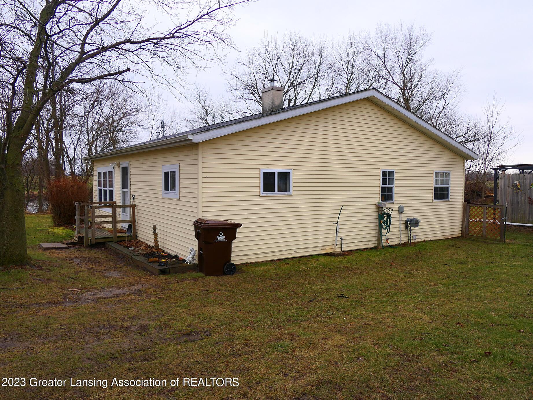 5647 West Barnes Road Eaton Rapids, MI 48827 - Photo 3 of 16 Side House