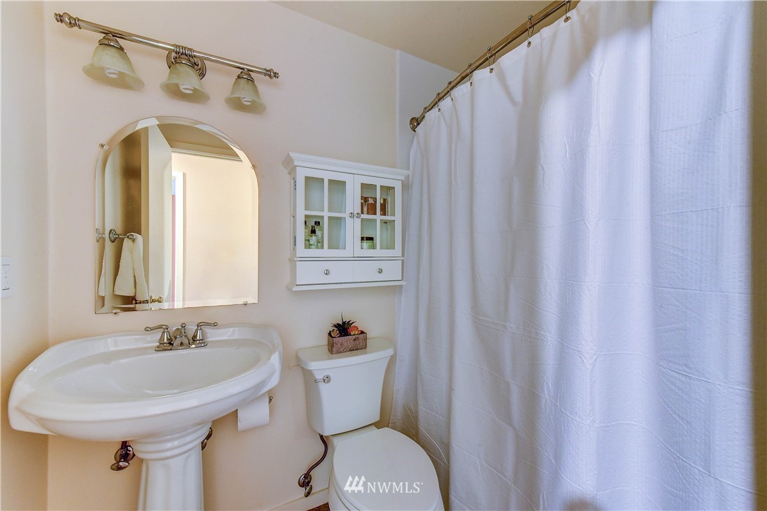 22027 5th Avenue West Bothell, WA 98021 - Photo 9 of 20 Gallery Image 9