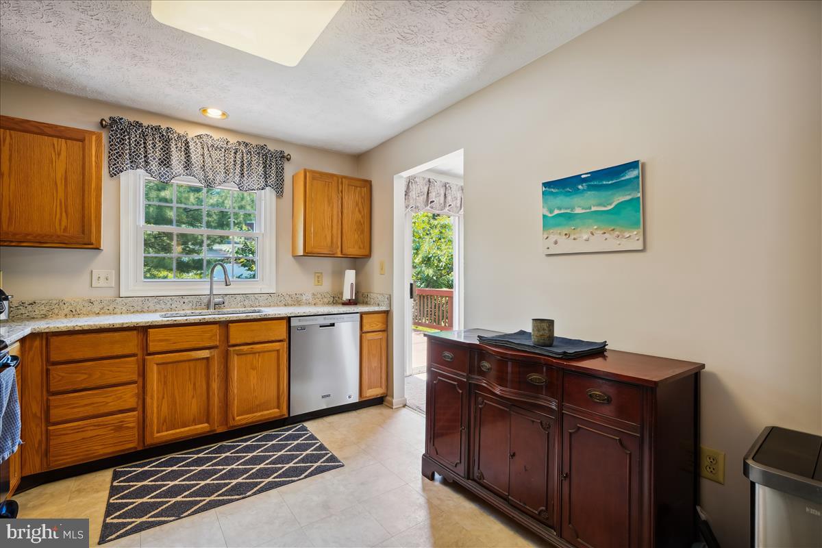 9519 Kings Grant Road Laurel, MD 20723 - Photo 14 of 44
Fully Appointed Kitchen