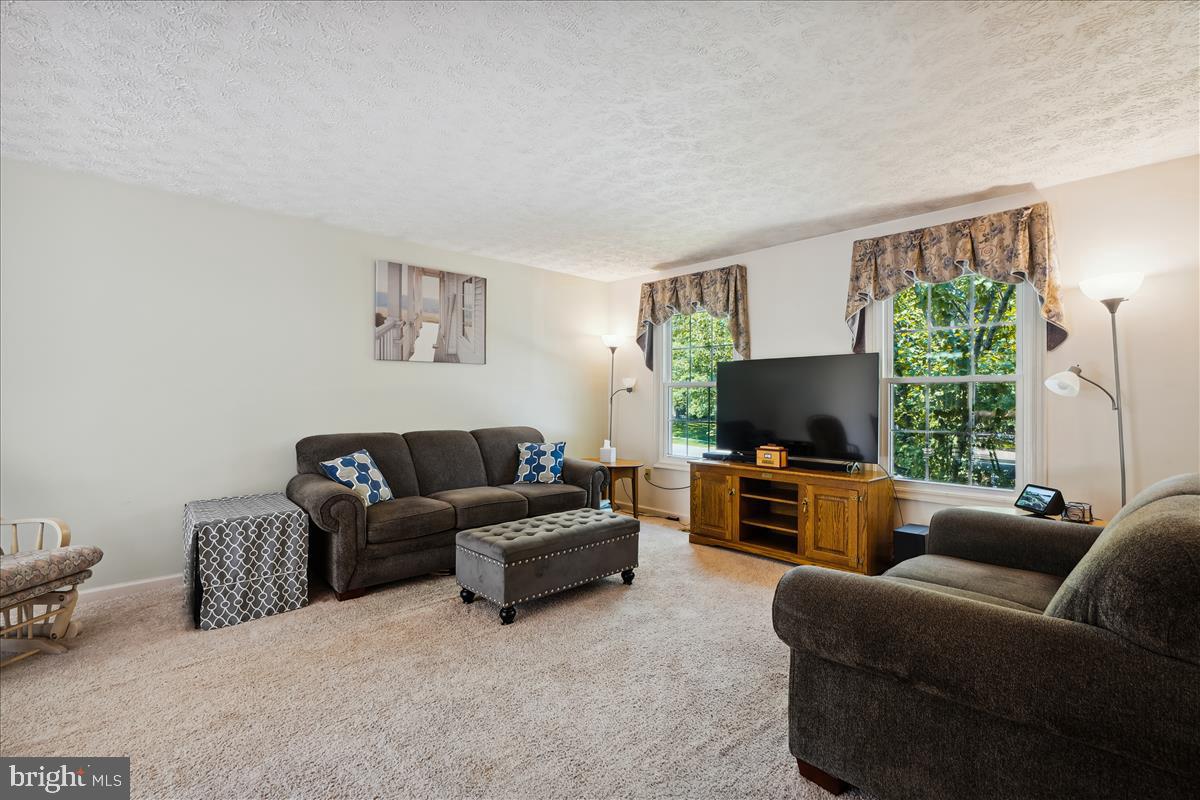 9519 Kings Grant Road Laurel, MD 20723 - Photo 15 of 44 Living Room