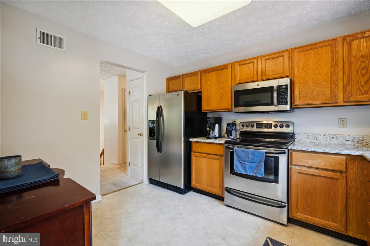 9519 Kings Grant Road Laurel, MD 20723 - Photo 9 of 44 Fully Appointed Kitchen
