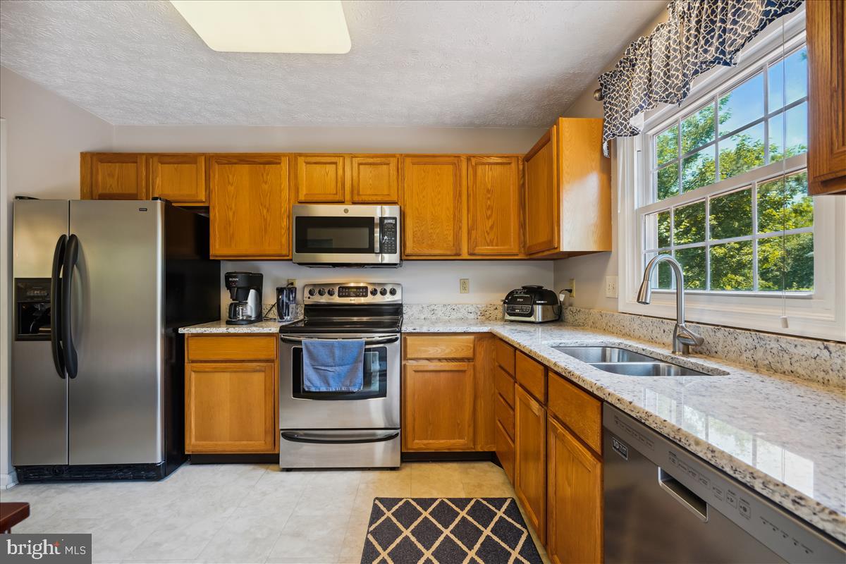 9519 Kings Grant Road Laurel, MD 20723 - Photo 10 of 44 Fully Appointed Kitchen
