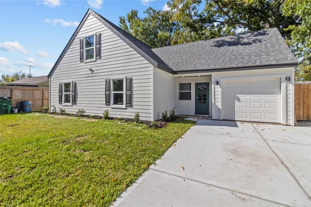 a view of house with backyard and garden