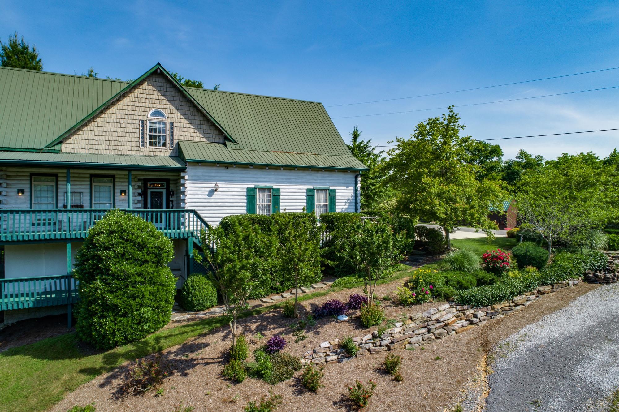 185 Dillon Road Baxter, TN 38544 - Photo 2 of 25 a front view of a house with a garden