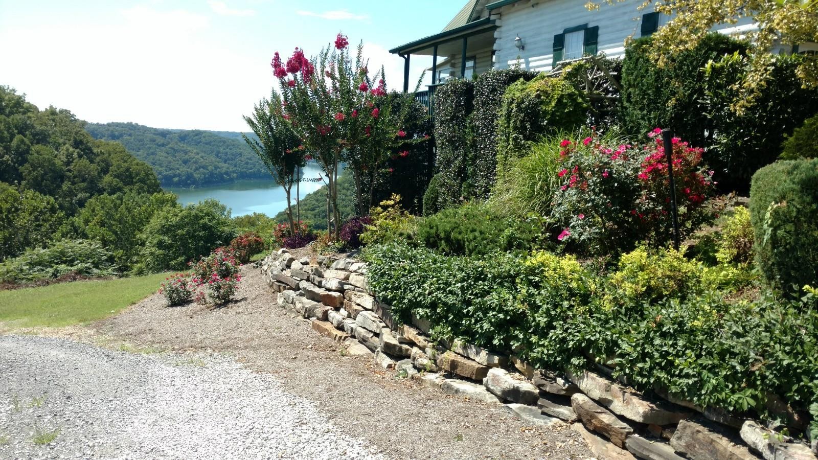 185 Dillon Road Baxter, TN 38544 - Photo 23 of 25 a picture of flowers