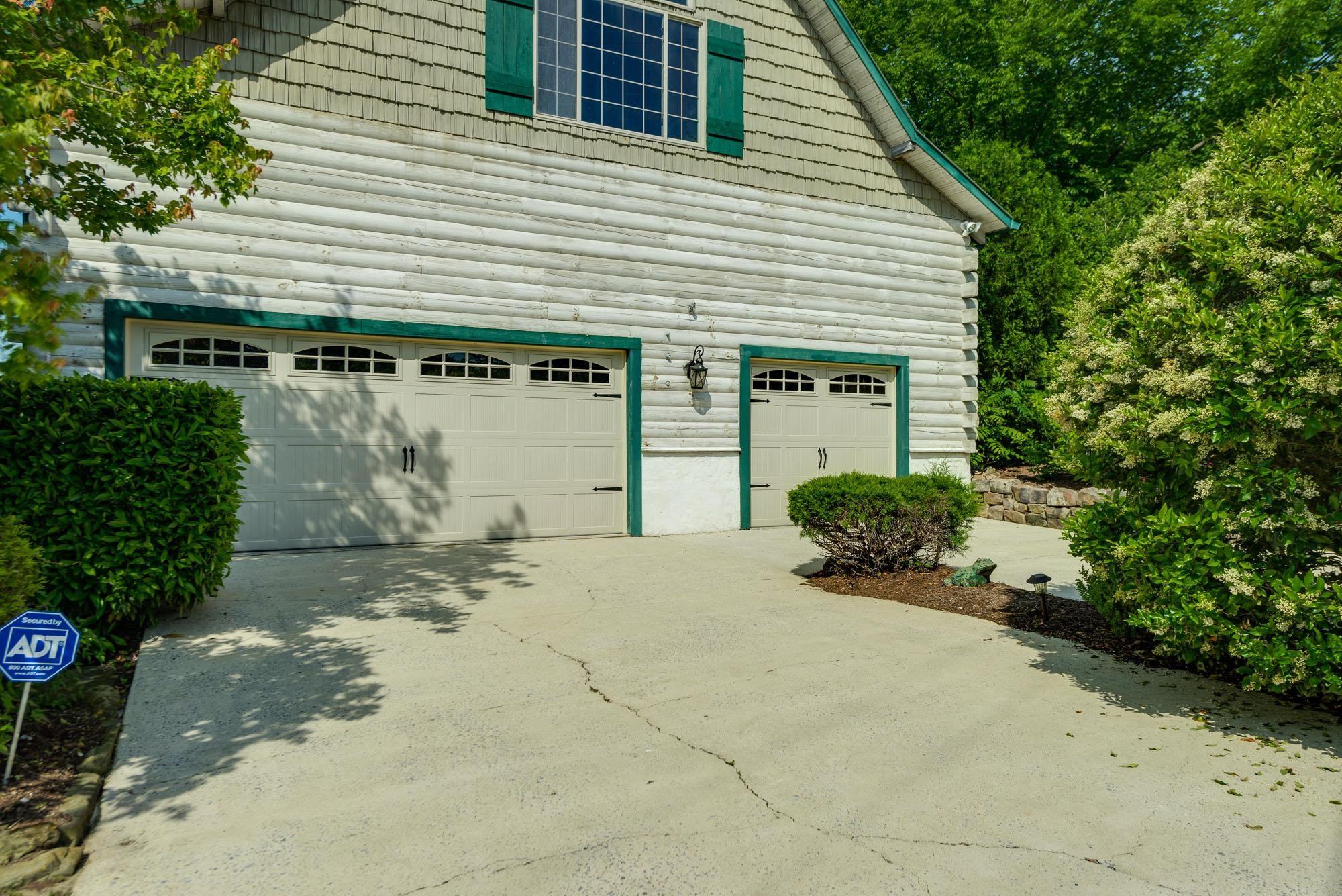 185 Dillon Road Baxter, TN 38544 - Photo 4 of 25 a front view of a house with a yard and garage