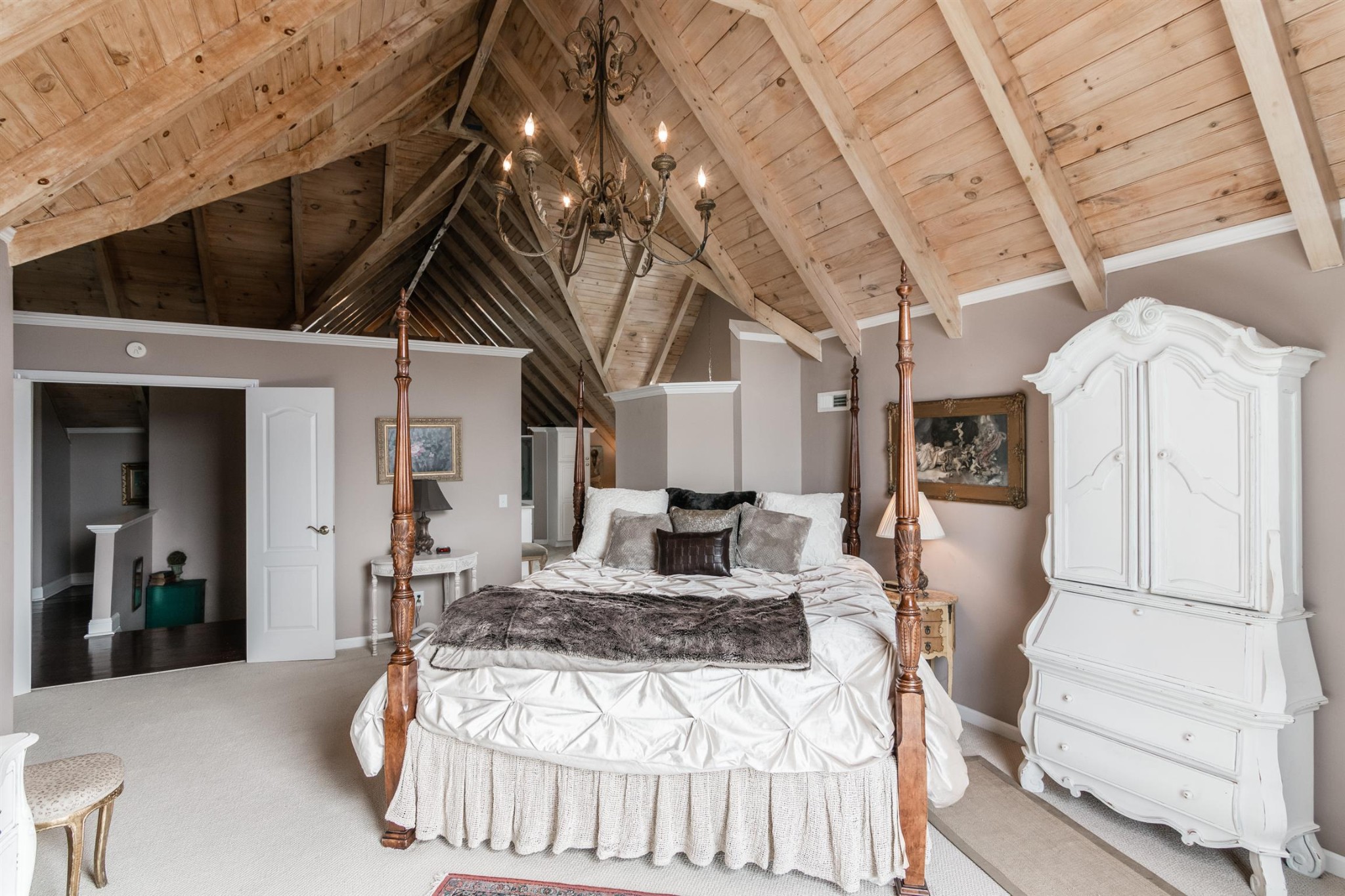 185 Dillon Road Baxter, TN 38544 - Photo 7 of 25 a large white bed in a white room