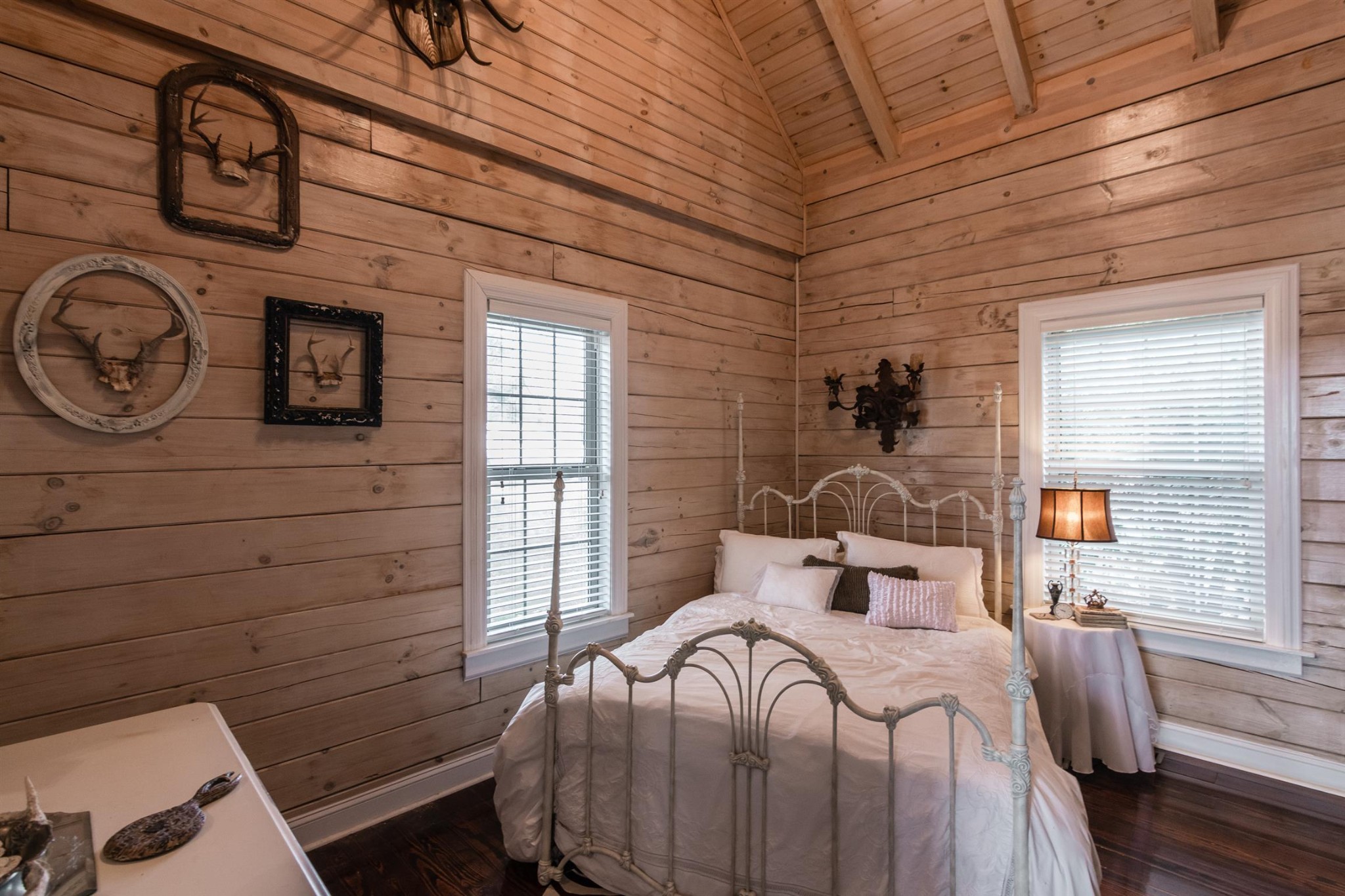 185 Dillon Road Baxter, TN 38544 - Photo 8 of 25 a bedroom with a bed a mirror and a window