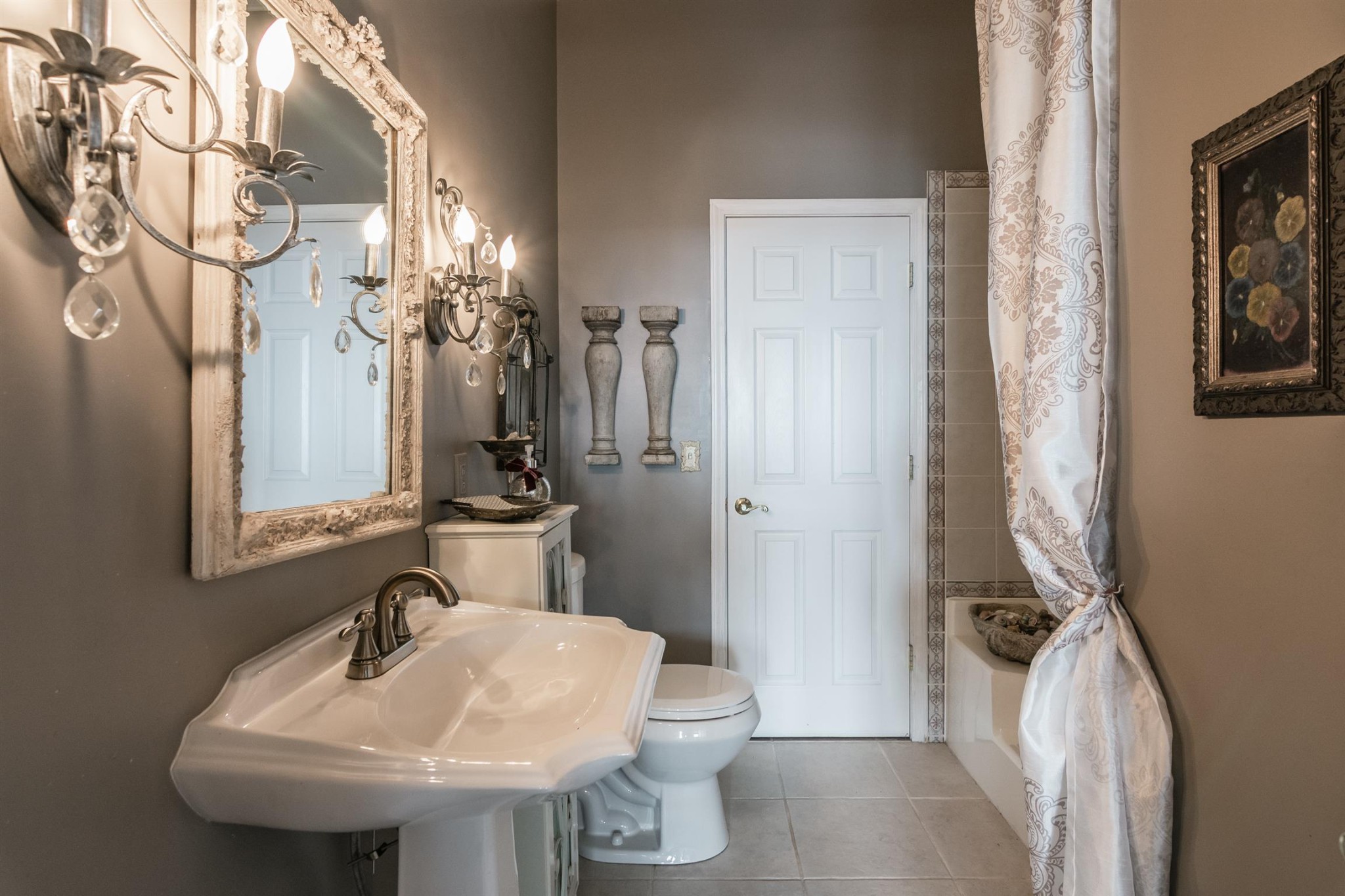 185 Dillon Road Baxter, TN 38544 - Photo 10 of 25 a bathroom with a sink toilet and shower