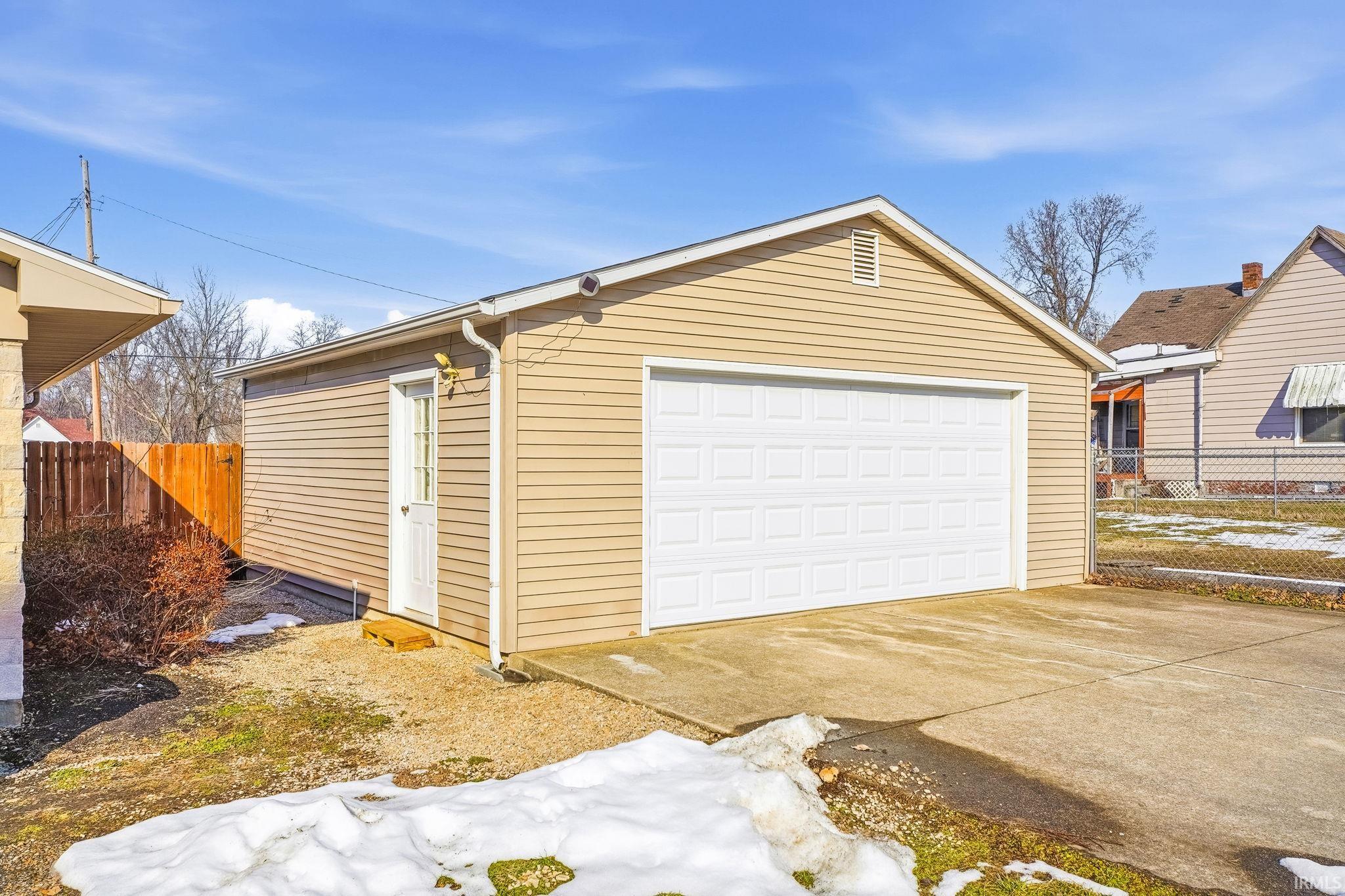 402 North Gibson Street Princeton, IN 47670 - Photo 3 of 36