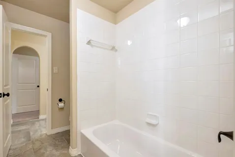 $800,000 | 1009 Holston Hills Trail, Roanoke, TX 76262