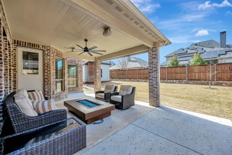 $800,000 | 1009 Holston Hills Trail, Roanoke, TX 76262