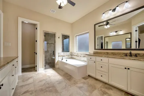 $800,000 | 1009 Holston Hills Trail, Roanoke, TX 76262