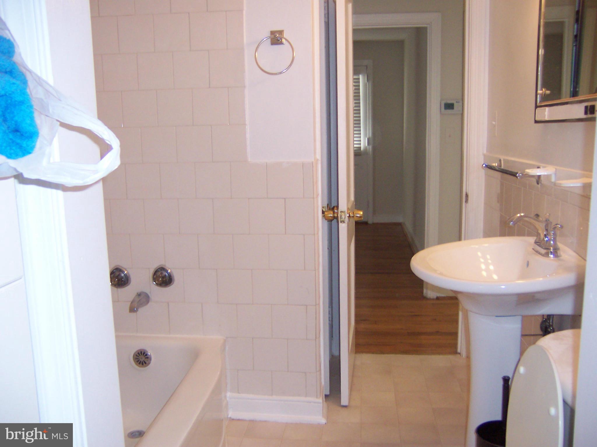2809 Munson Street Silver Spring, MD 20902 - Photo 7 of 18 Bath
