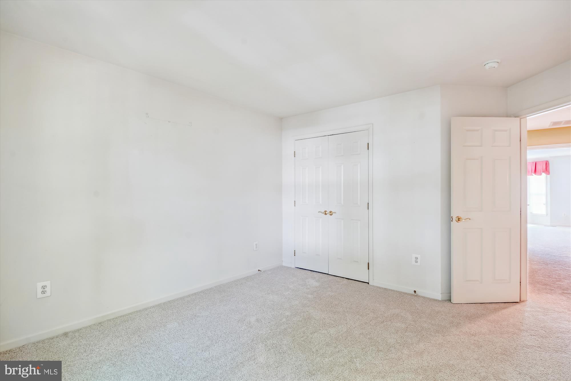 826 Highland Ridge Avenue Gaithersburg, MD 20878 - Photo 33 of 48 3rd bedroom with large closet
