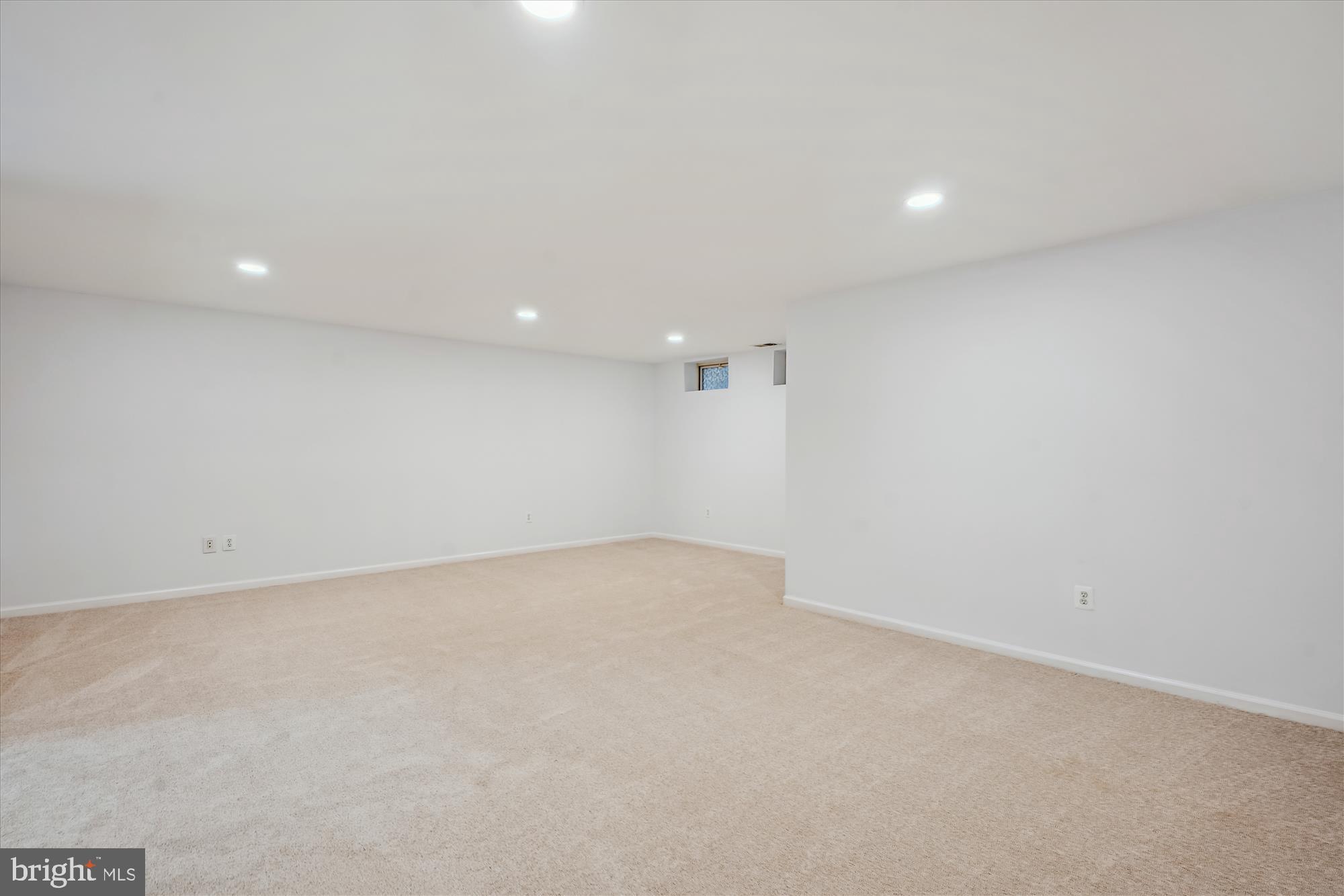 826 Highland Ridge Avenue Gaithersburg, MD 20878 - Photo 38 of 48 Huge lower level rec room