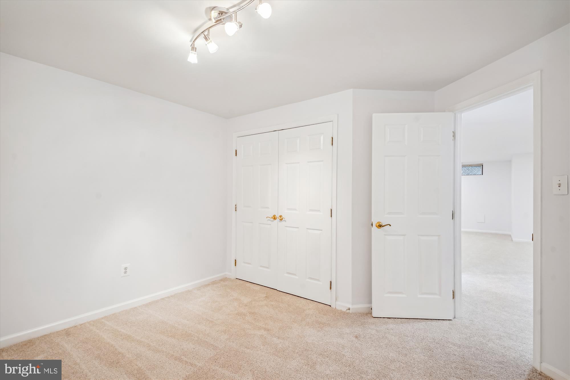 826 Highland Ridge Avenue Gaithersburg, MD 20878 - Photo 40 of 48 Lower lever office/den/flex space w/large closet